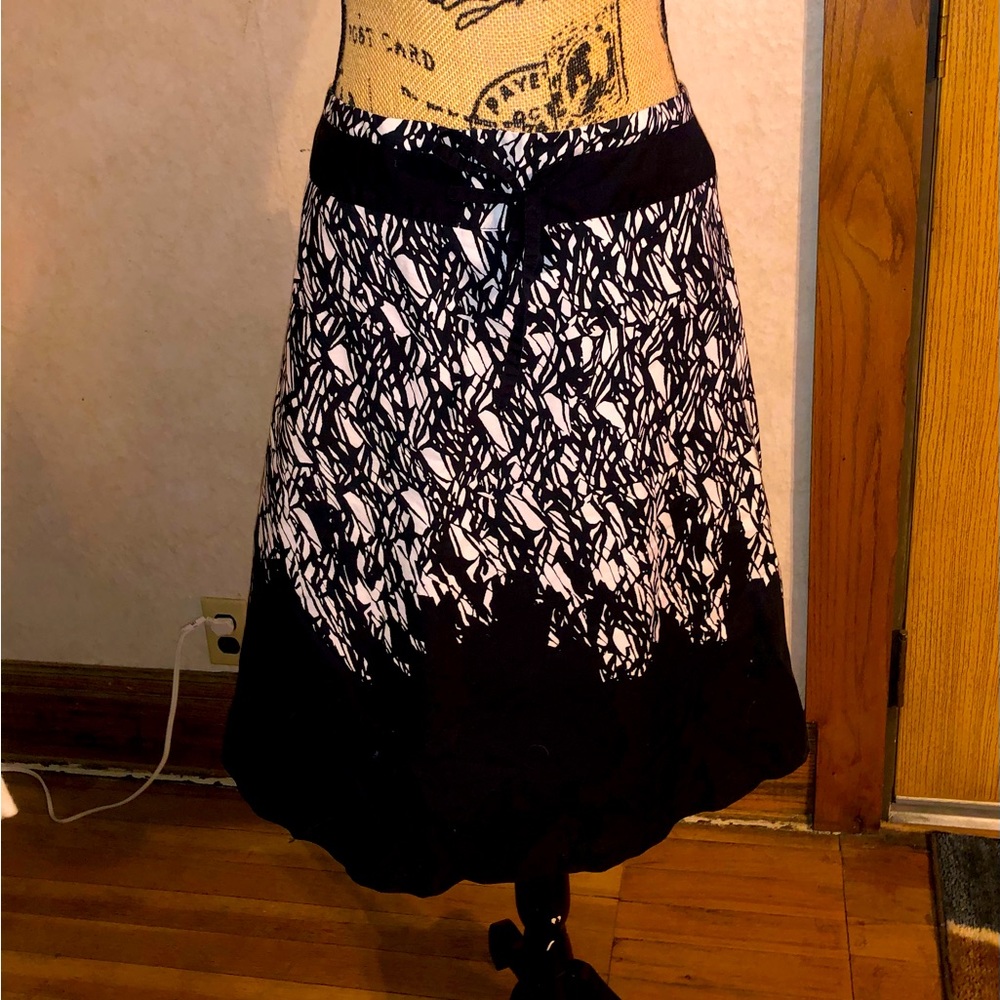 Apostrophe black and white A-line skirt.  Hits at or below knee. Size 10.